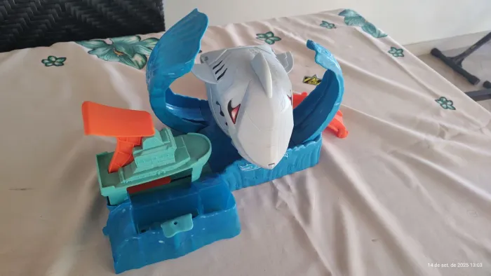 Pista Hot Wheels Robo Shark Frenzy Play Set