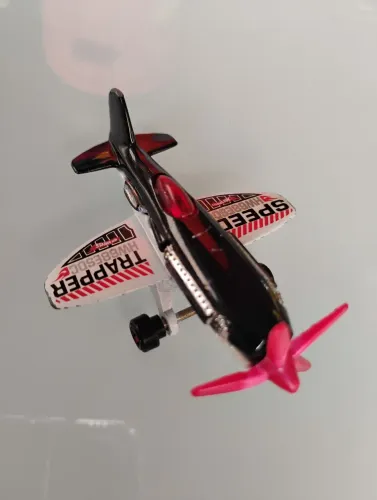 Miniatura de avião Trapper Hot Wheels MAD PROPZ