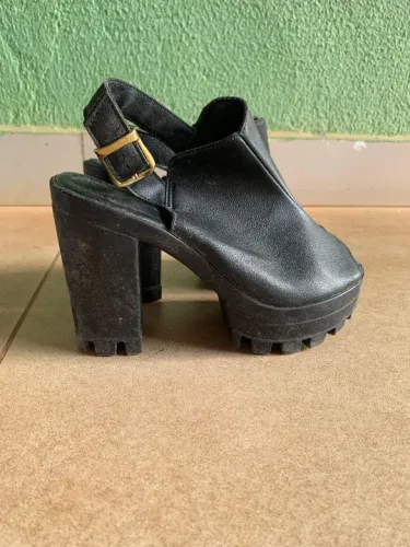 Sandália feminina.