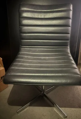 4 Cadeiras Couro Tok Stok Pretas