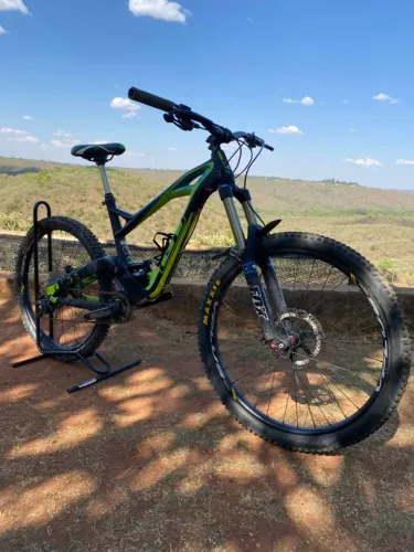 BICICLETA ENDURO GT SENSOR 27.5 TAM M COM UPGRADES