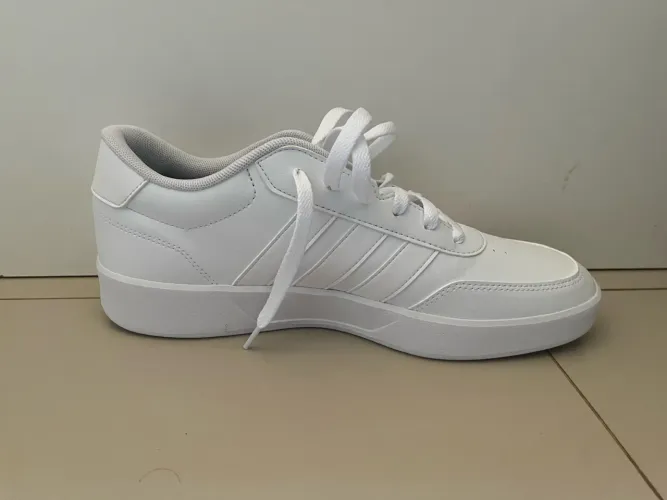 TÊNIS ADIDAS BRANCO NÃO USADO
