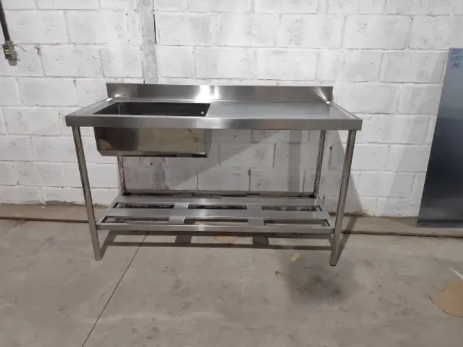 Pia de Inox 1 Bojo - Prateleira Gradeada, Perfeita para Uso Intensivo