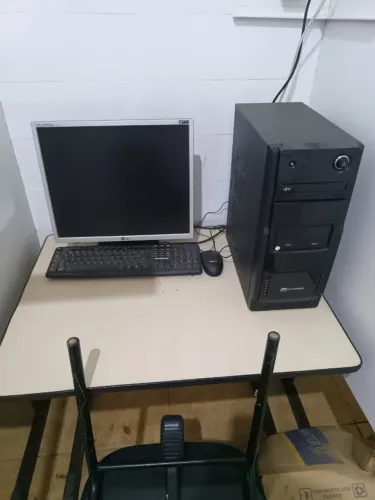 Vendo 5 PCs básicos usados completos