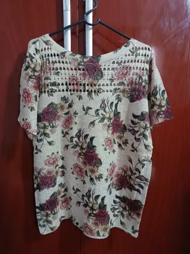 Blusa Malha Estampada Tipo Pintura - Tecido Trabalhado - Tamanho G - Nova !!!! 