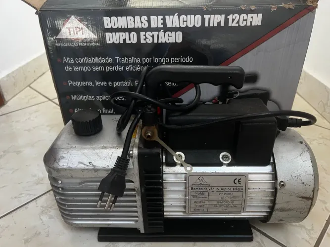 Bomba de vácuo e escada 