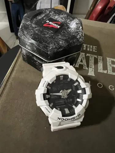 Casio G-Shock GA-700-7ADR analog-digital