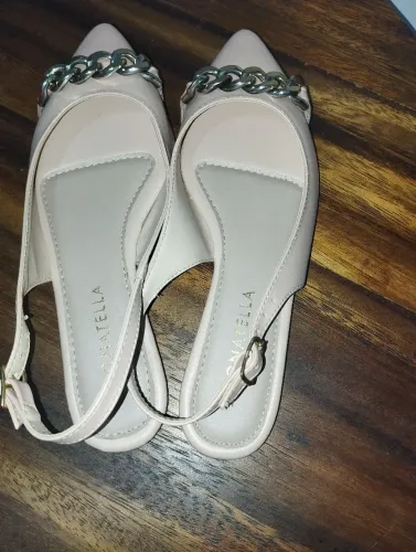 Sandália Slingback Bege com Detalhe Corrente