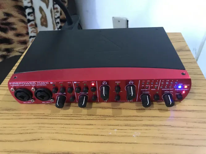 Audio Interface 6 in 10 out Behringer