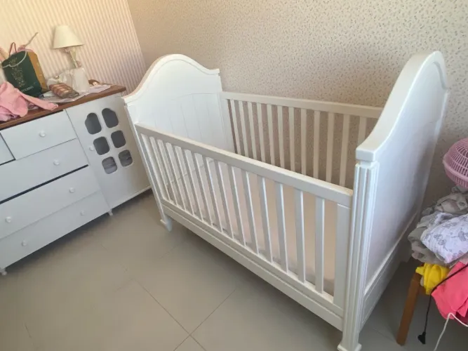 Berço em madeira branco