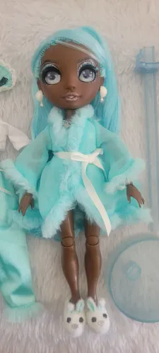 Boneca Rainbow High Robin Slumber Party