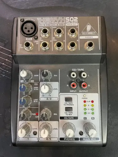 Mesa xenix 502 Behringer c/ fonte perfeita em ótimo estado 