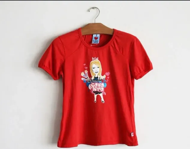 Blusa Cavalera 2000 mood - pouco usada 