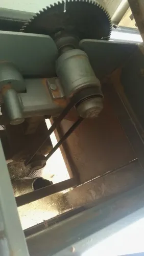 Máquina esquadrejadeira com motor 2cv monofásico com regulagem no disco pra coma  pra baix