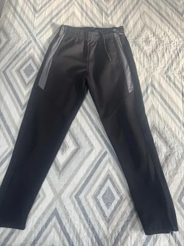 Calça Dry Fit infantil TAM 7-8 anos preta com zíper