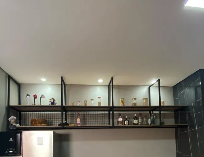 Prateleira estilo industrial suspensa