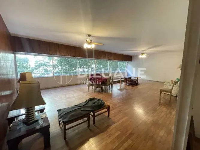 Apartamento - Padrão / Residencial / Copacabana