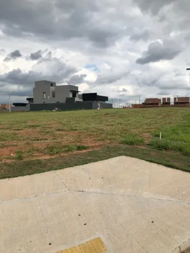 Lote Vila de Leon 1 - Terreno de Esquina perto do Parque 370m² *ACEITA NEGOCIAÇÃO*