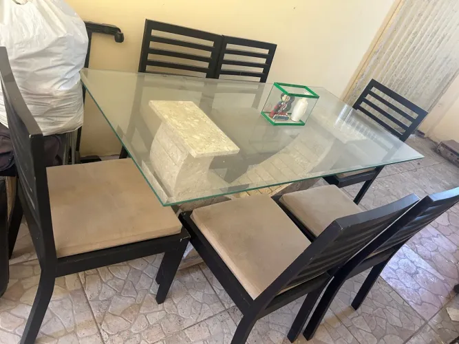 Mesa de Jantar tampo de vidro com base de mármore