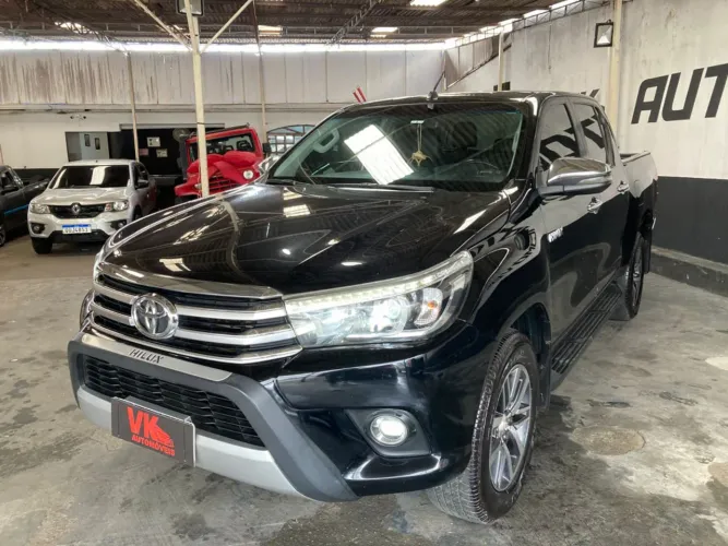 TOYOTA HILUX 2.8 D-4D TURBO DIESEL CD SRX 4X4 AUTOMÁTICO