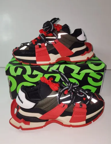 Tênis DOLC & GABBANA N 39 COMPREI DOS ESTADOS UNIDOS 