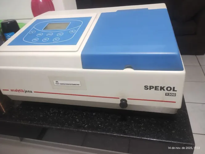 Espectrofotômetro spekol 1300