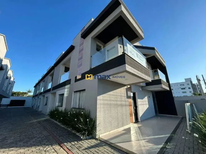 Venda: Sobrado 92m² Duas Suítes. Centro. Navegantes