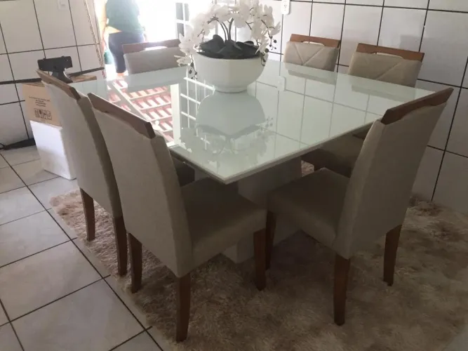 Mesa de Jantar Elegante com 6 Cadeiras de madeira