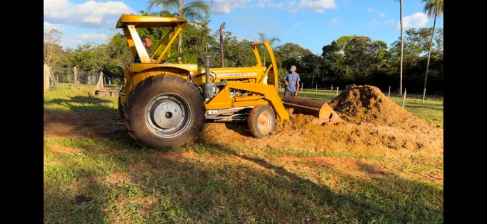 Trator CBT 2.105 ano 84