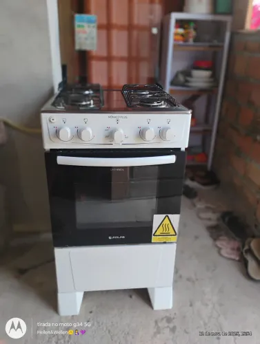 Fogão de quatro bocas 