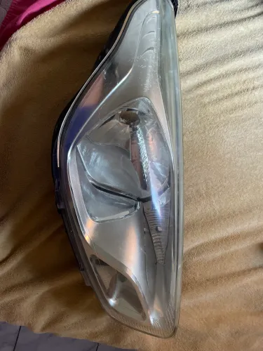 Farol direito Ford ka