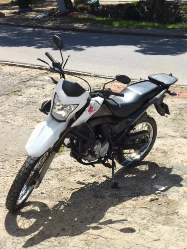 Bros 160 bastante conservada