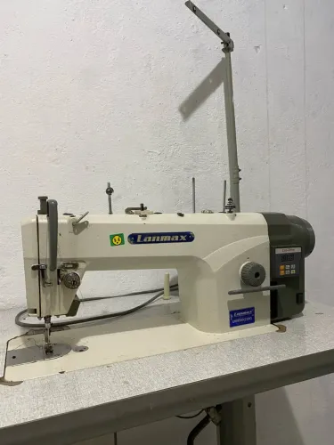 Máquina de costura Reta - direct drive usada