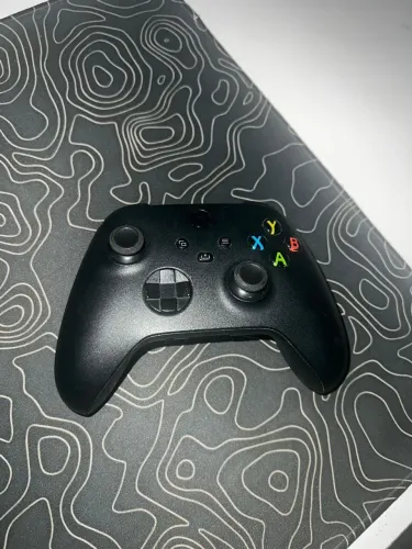 Controle Xbox Séries X (Com defeito para uso da carcaça ou, reaproveitamento de peças)