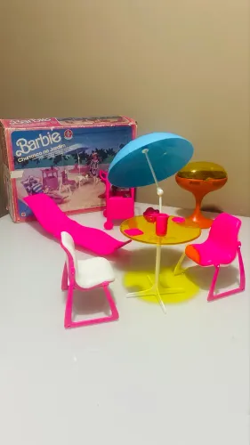 Barbie estrela churrasco no jardim