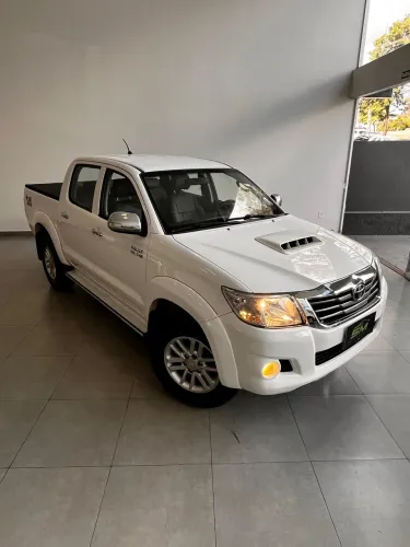 Toyota Hilux CD SRV D4-d 4X4 3.0 TDI Diesel AUT 2013