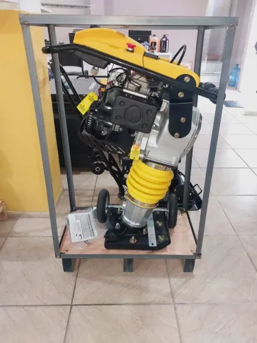 Compactador de solo a percussão gasolina Toyama (Novo)