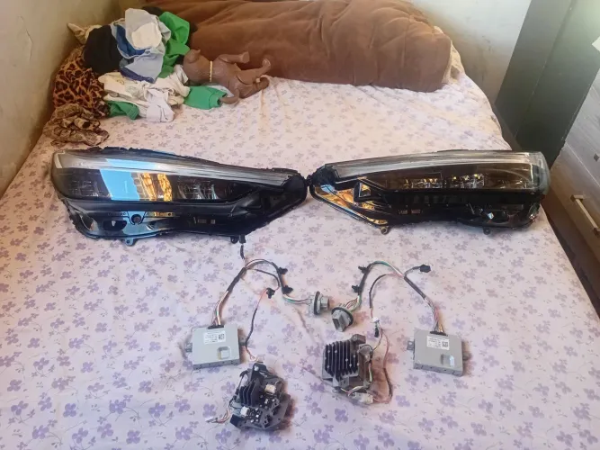 Vendo peças dos farois completa HR-V  23/24/25 com vários itens máscara negra tecipador