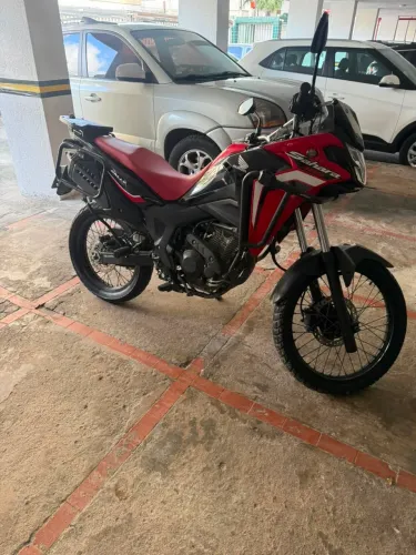 Honda Sahara 2025 - Vermelha