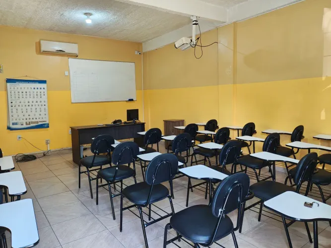 3 salas comercias com estacionamento em frente ao supermercado são Jorge da cidade nova