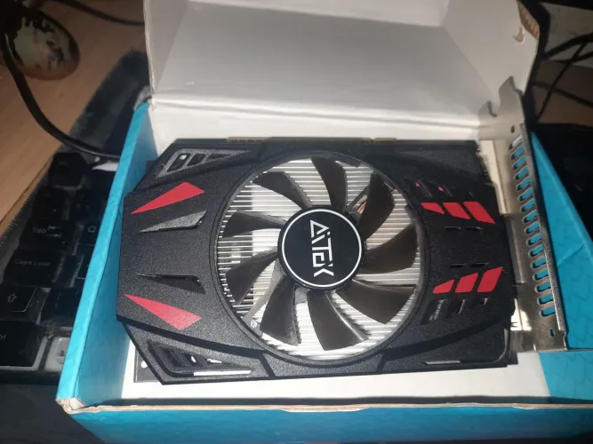 GTX 550 Ti 2GB GDDR5 | Placa de Vídeo | Excelente Estado | 6 Meses de Uso