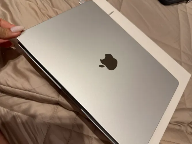 MacBook M5