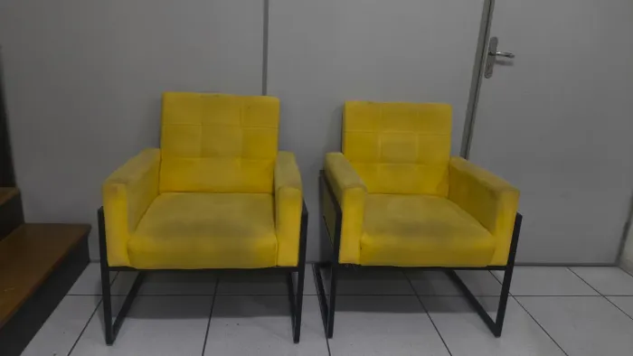 2 Poltronas com estrutura em ferro 