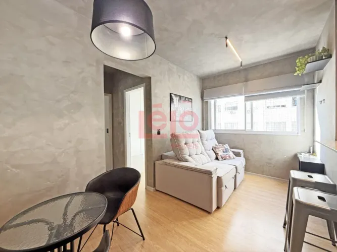 Apartamento mobiliado para alugar no Jardim Alvorada em Maringá, com 2 quartos, ar-condici