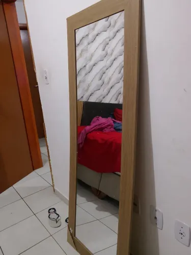 Vendo um espelho 1,60 M.
