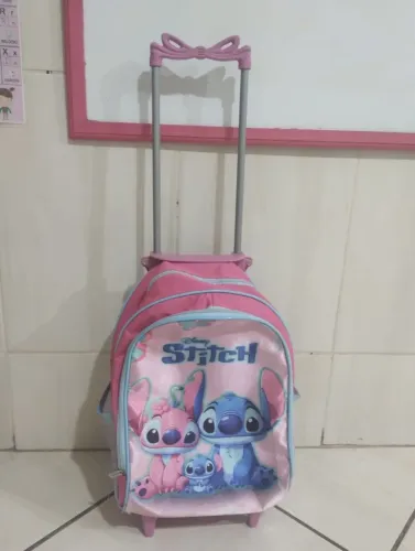 Vende-se mochila do Stitch valor 30 reais usada em bom Estado chamar no WhatsApp ou