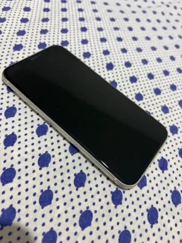 iPhone 11 impecável, poucas marcas de uso.