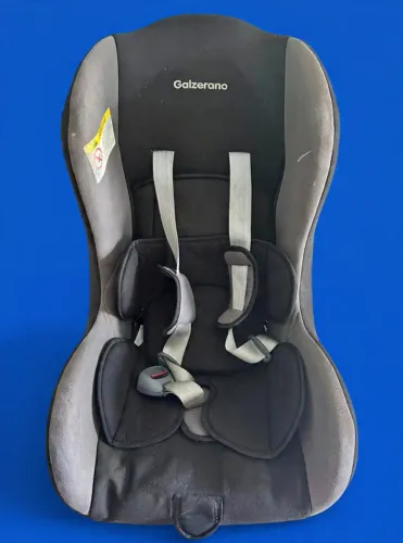 Cadeirinha semi nova