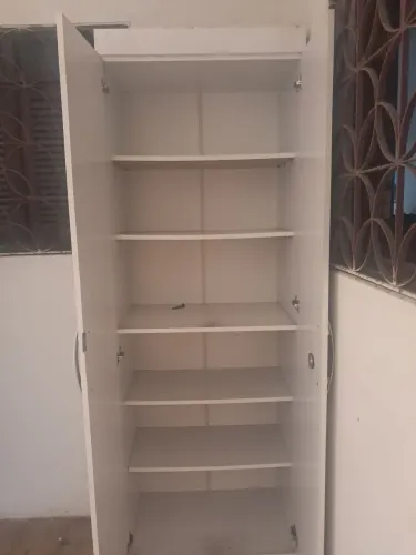 Instante para guardar livros ou objetos.