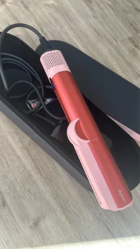 Dyson Airstrait